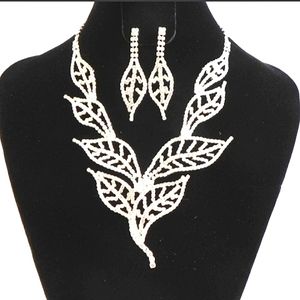 Leaves motif rhinestone necklace set NWT